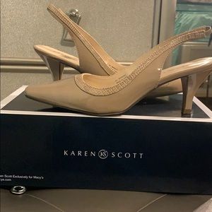 Karen Scott nude patent sling backs. 7.5 Wide